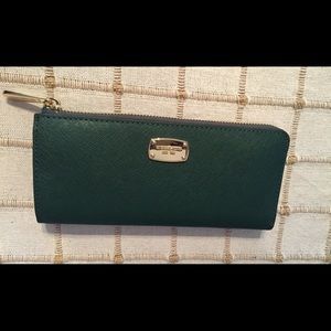 🆕 NWT Michael Kors Moss Green Wallet