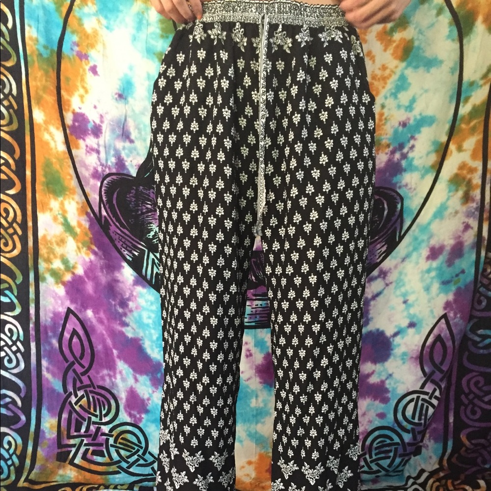 Wide hippie pant patterned flowers