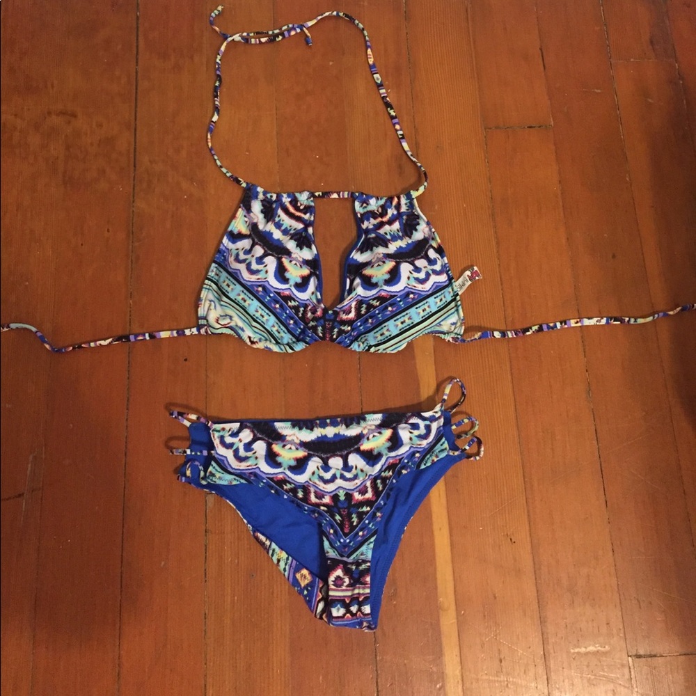 Fun swim suit with center cut out