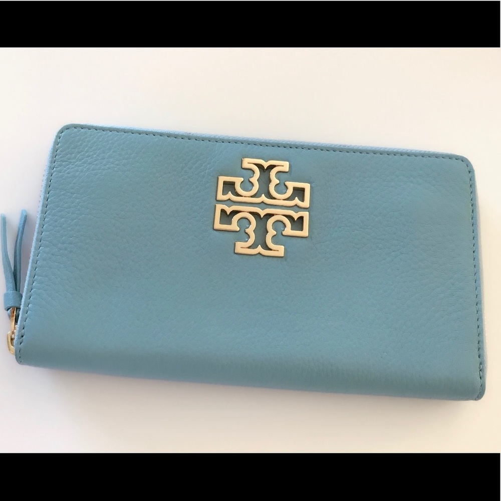 Brand New Tory Burch Baby Blue Zipped Wallet
