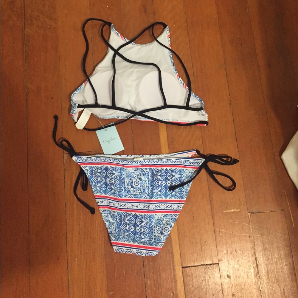 Cupshe swimsuit - Picture 2 of 2