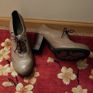 Born heeled oxford