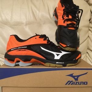 Mizuno Women's Volleyball Size 8.5 Shoes (NEW)