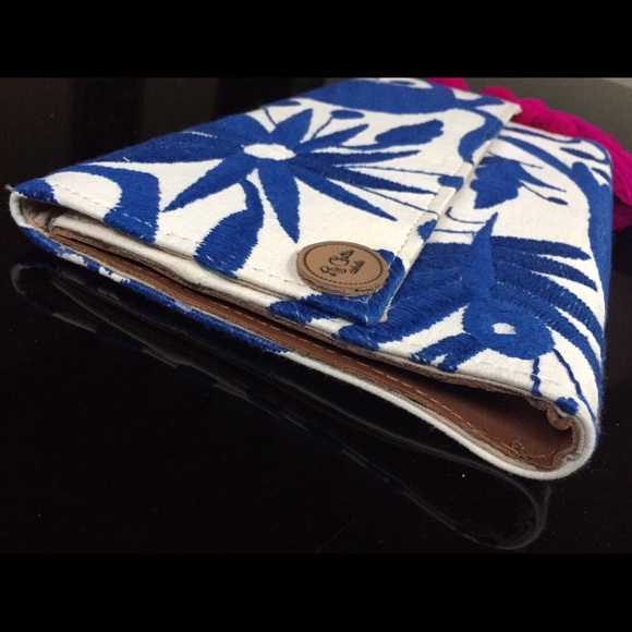 Hand-woven clutch