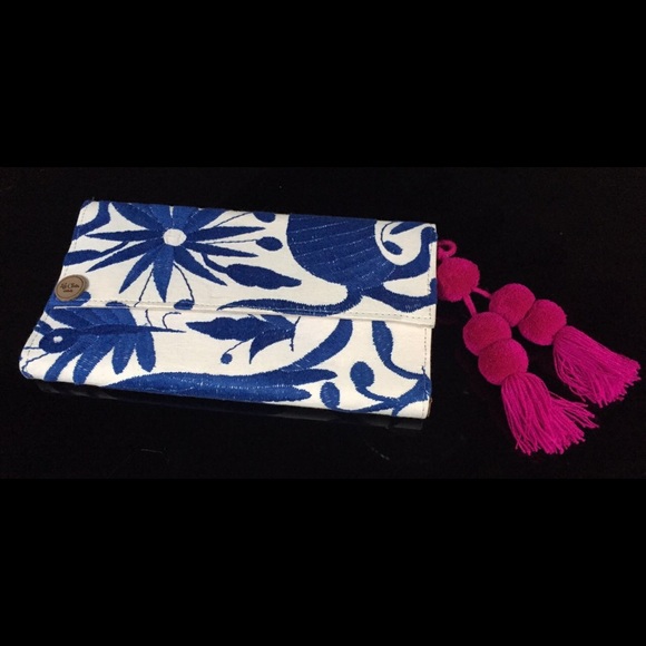 Hand-woven clutch