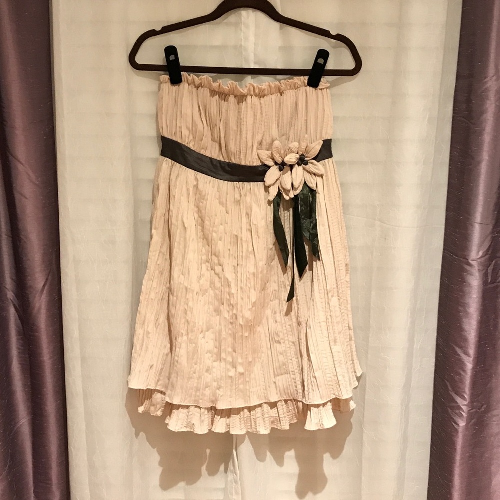 Beige Puffy Flower Crinkled Strapless Dress