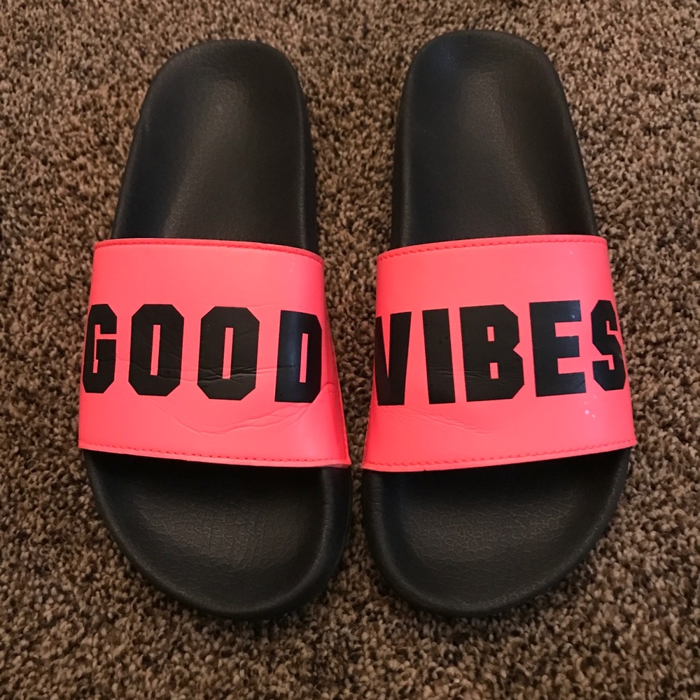 PINK 💕 Victoria's Secret slide on's