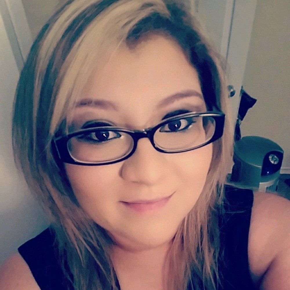 Meet your Posher, Yadira