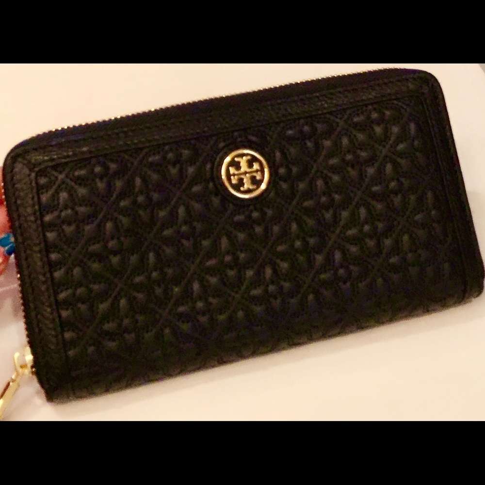 Brand New Tory Burch Black Leather Zipped wallet