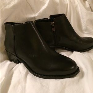 ⚜️NWOT Antonio Melani Leather Boots.