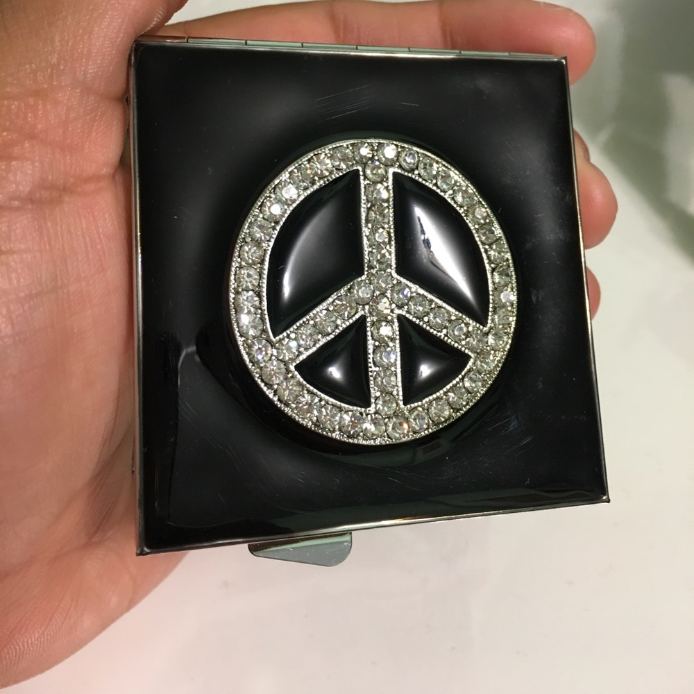 Peace sign hand mirror - Picture 3 of 6