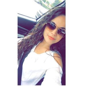 Meet your Posher, Laura