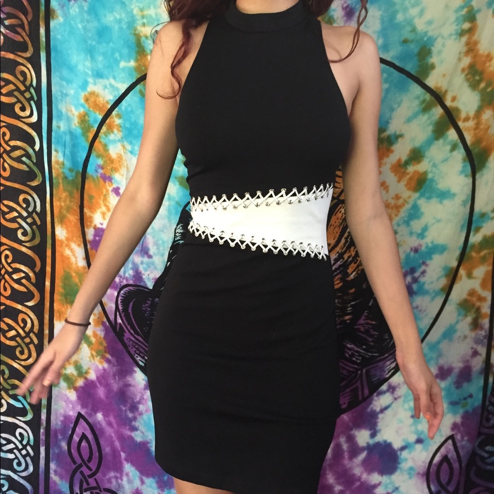 Fitted black design night dress abs