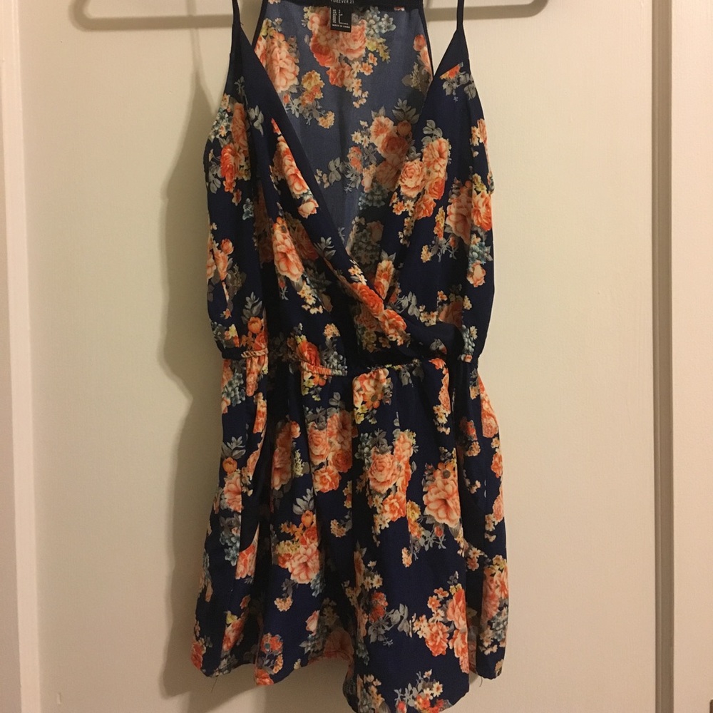 Forever 21 floral romper with pockets