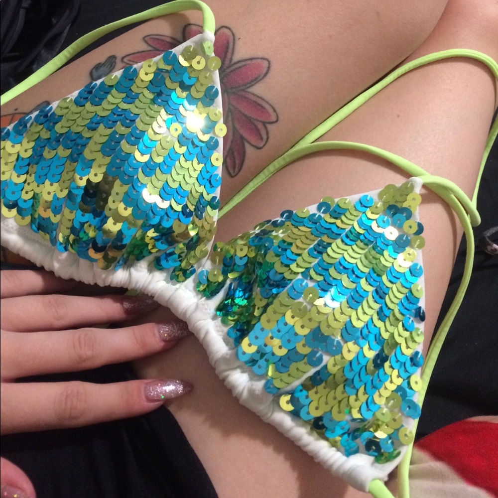 XS bathing suit top