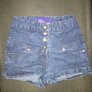 Semi High Wasted Shorts !