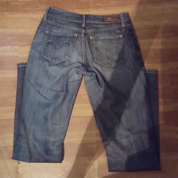 Levi's - Picture 2 of 3