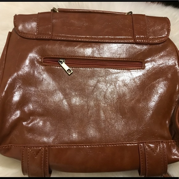 [BUNDLE UP🎉🎉] Glossy Brown Messenger Bag - Picture 3 of 8