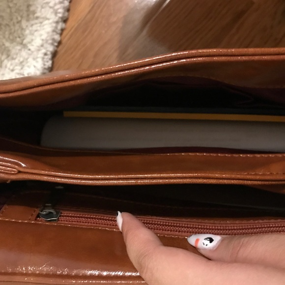 [BUNDLE UP🎉🎉] Glossy Brown Messenger Bag - Picture 5 of 8