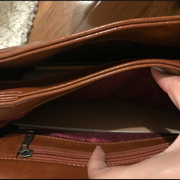 [BUNDLE UP🎉🎉] Glossy Brown Messenger Bag - Picture 6 of 8