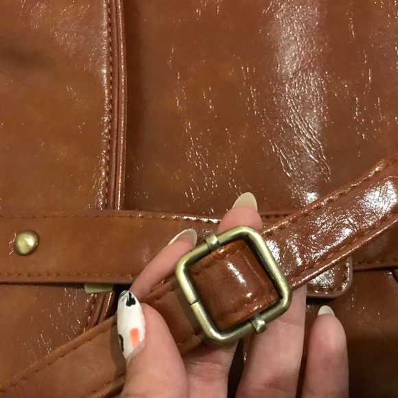 [BUNDLE UP🎉🎉] Glossy Brown Messenger Bag - Picture 8 of 8
