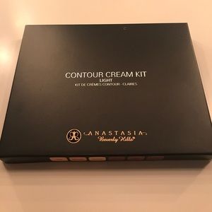 Anastasia Beverly Hills "Cream Contour kit"
