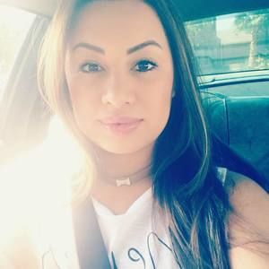 Meet your Posher, Violeta