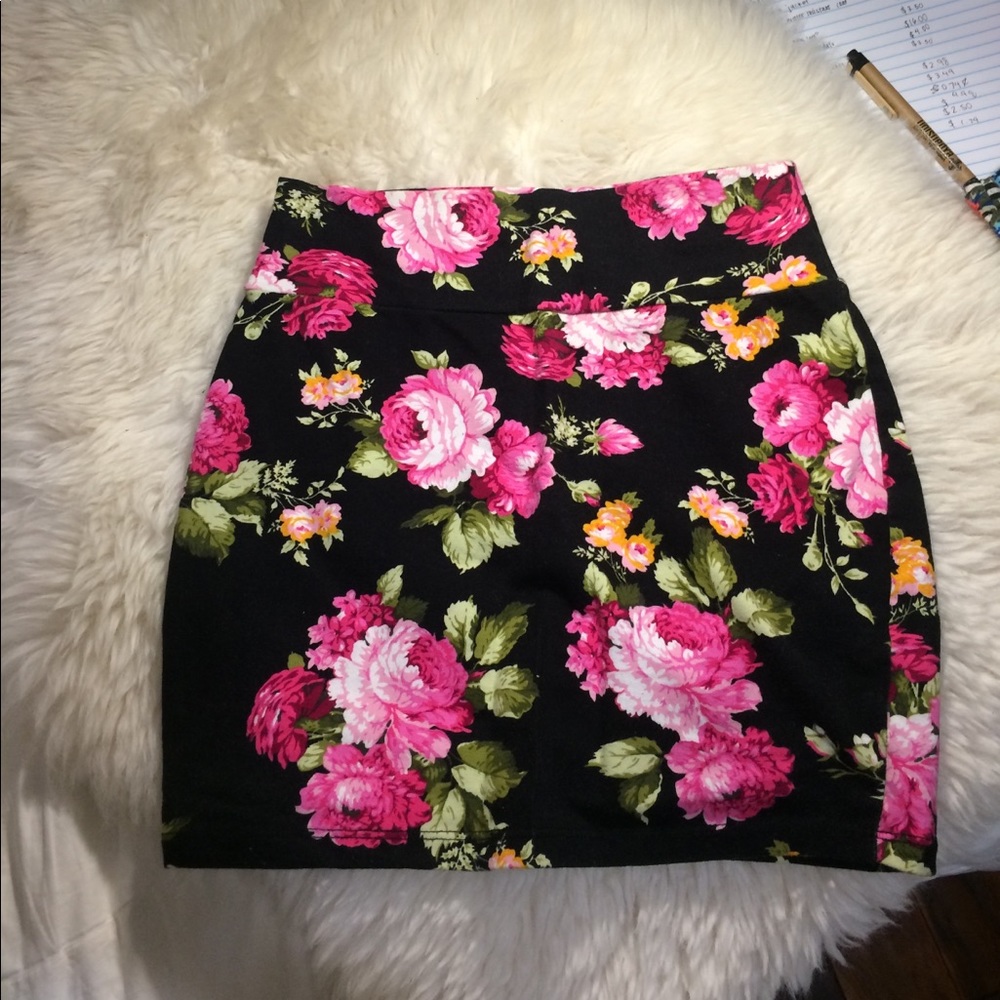 SALE! $7. Bundle with <$8 for a total of $10
