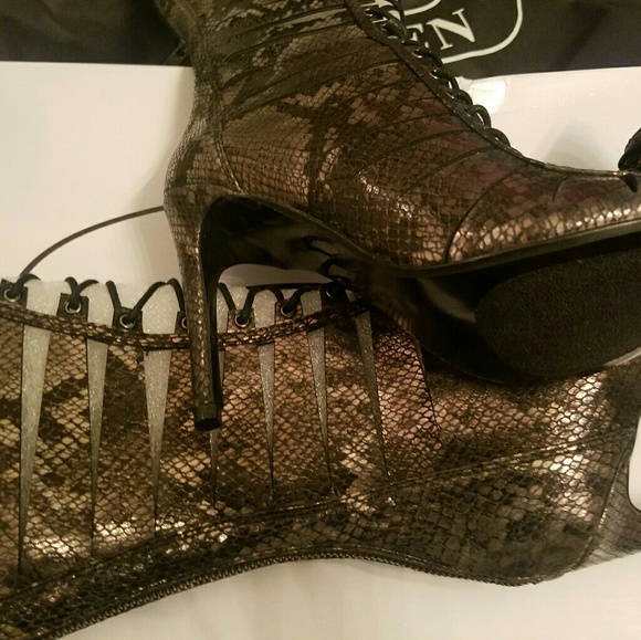 Steve Madden new in box snake skin open toe boots - Picture 2 of 4