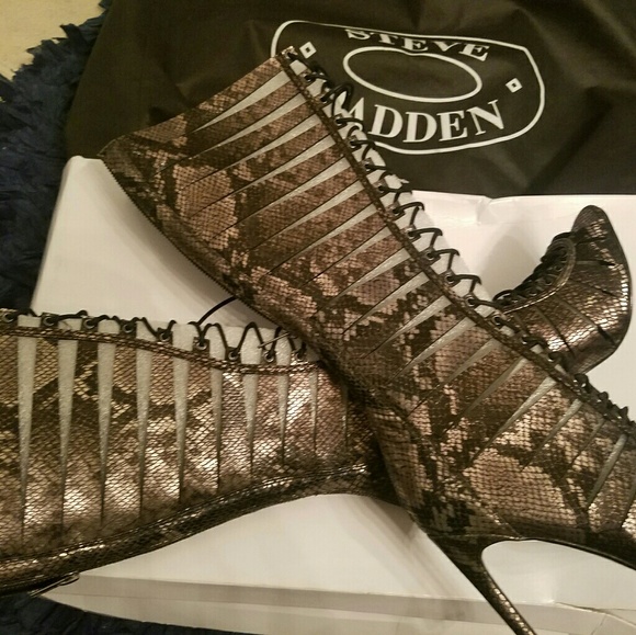 Steve Madden new in box snake skin open toe boots - Picture 4 of 4
