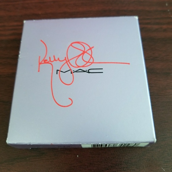 MAC Kelly Osborne limited edition eye shadow palet - Picture 6 of 6