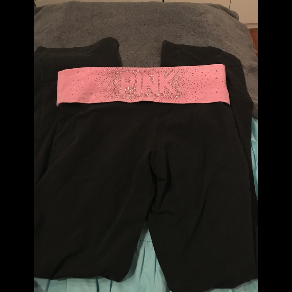vs pink womans yoga pants