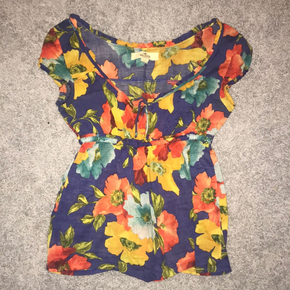Floral hollister short sleeved shirt