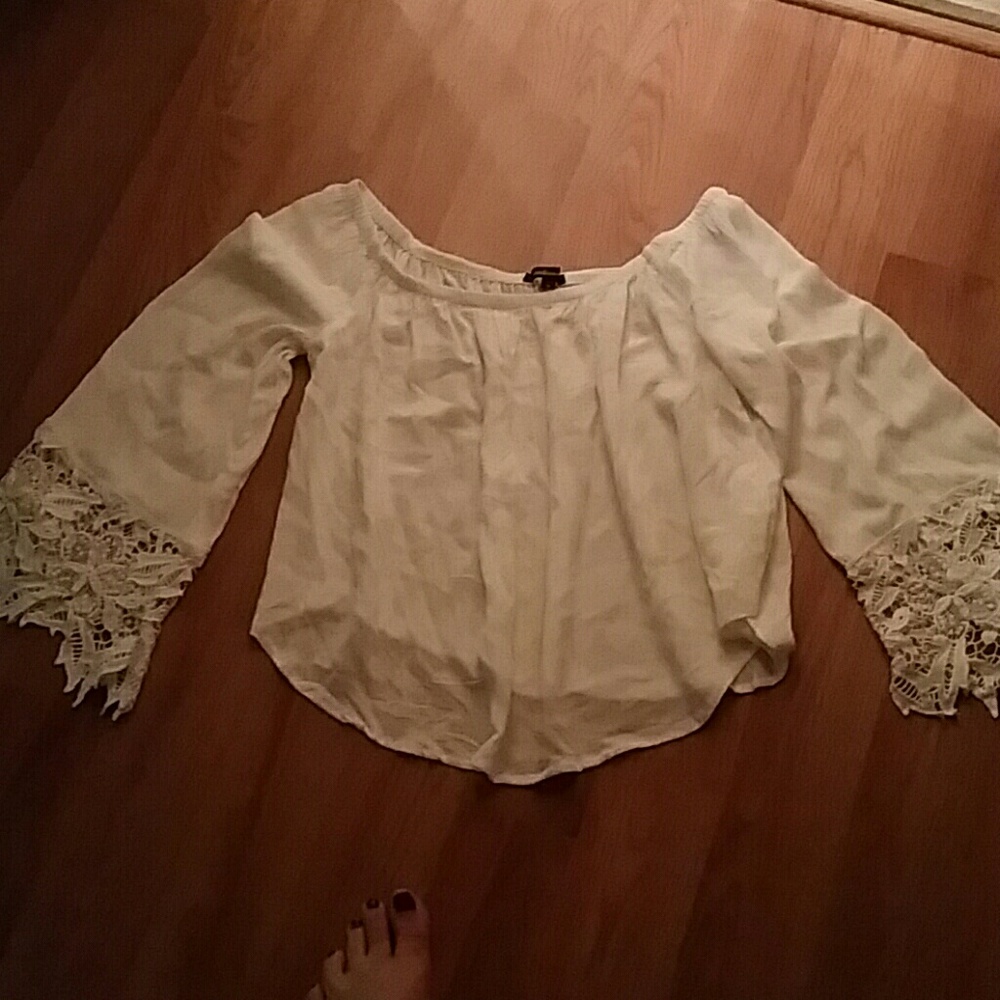Beautiful off shoulder top with bell sleeves! !!!!