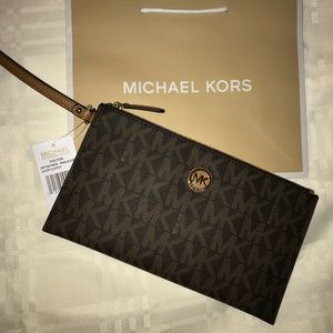 Michael Kors NWT MK Large Wristlet/clutch