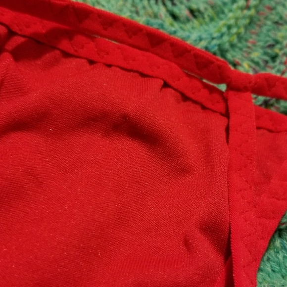 Red velvet string thong - Picture 2 of 4