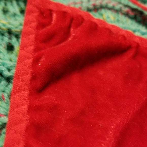 Red velvet string thong - Picture 4 of 4