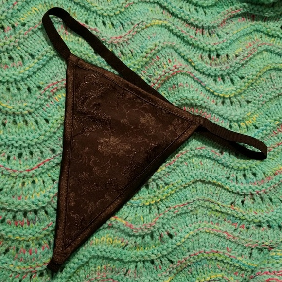 Black floral string thong - Picture 2 of 4