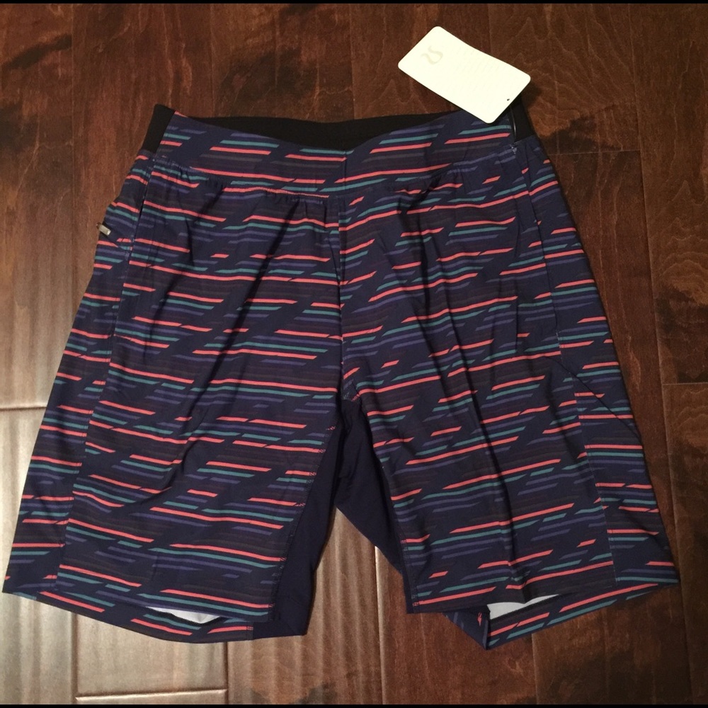 NWT Lululemon THE Short 9 Size L SCRO Stripe