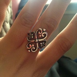 ISO of James Avery Adorned Hearts Sz 8 or 8.5