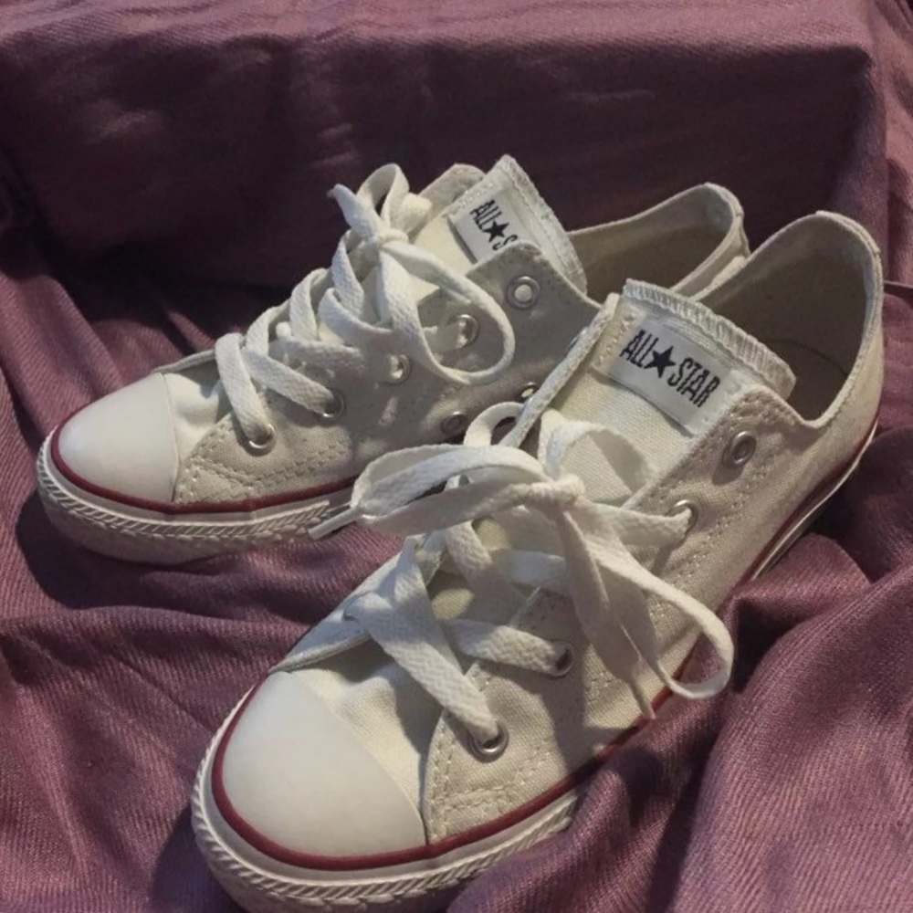 Converse White Low top Women's size 5 / 5.5