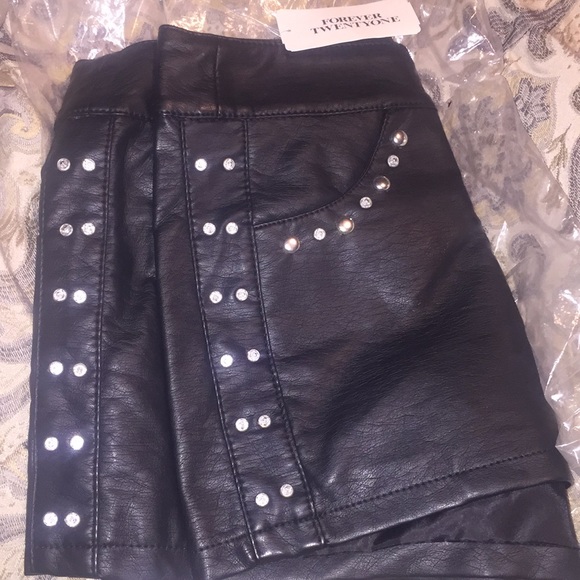 4EVER YOUNG -SOLD- - Picture 2 of 4