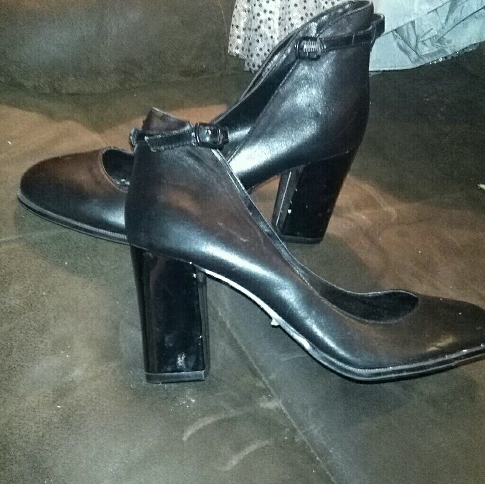 Kenneth Cole heels