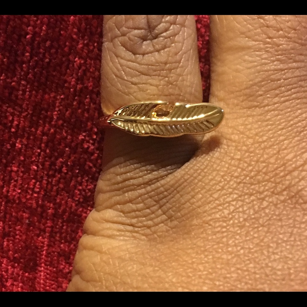 NWOT Gold Leaf Ring