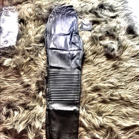 BIKER BABE - Picture 1 of 7