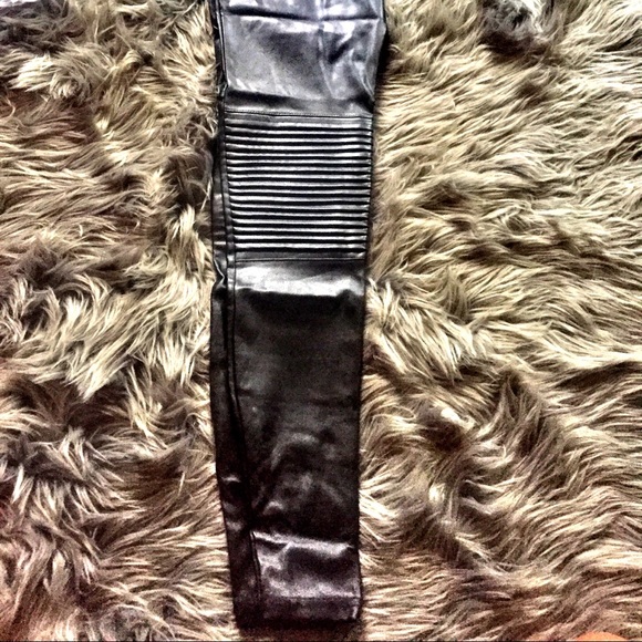 BIKER BABE - Picture 2 of 7