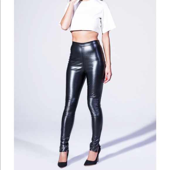 BIKER BABE - Picture 4 of 7