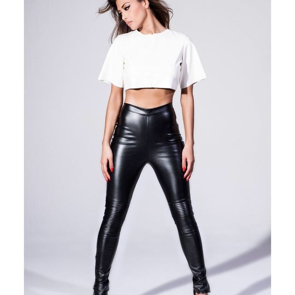 BIKER BABE - Picture 6 of 7