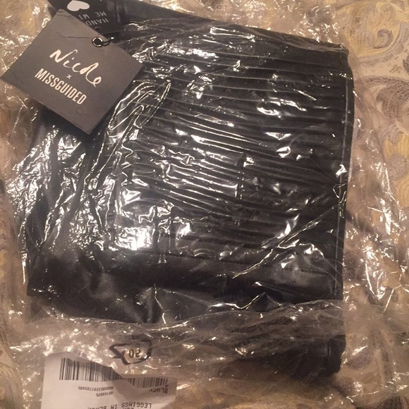 BIKER BABE - Picture 7 of 7