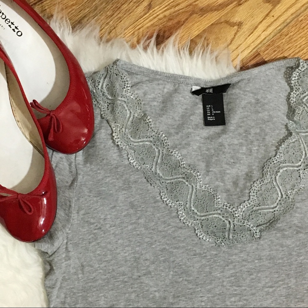 H&M light grey tshirt w/ lace v-neck